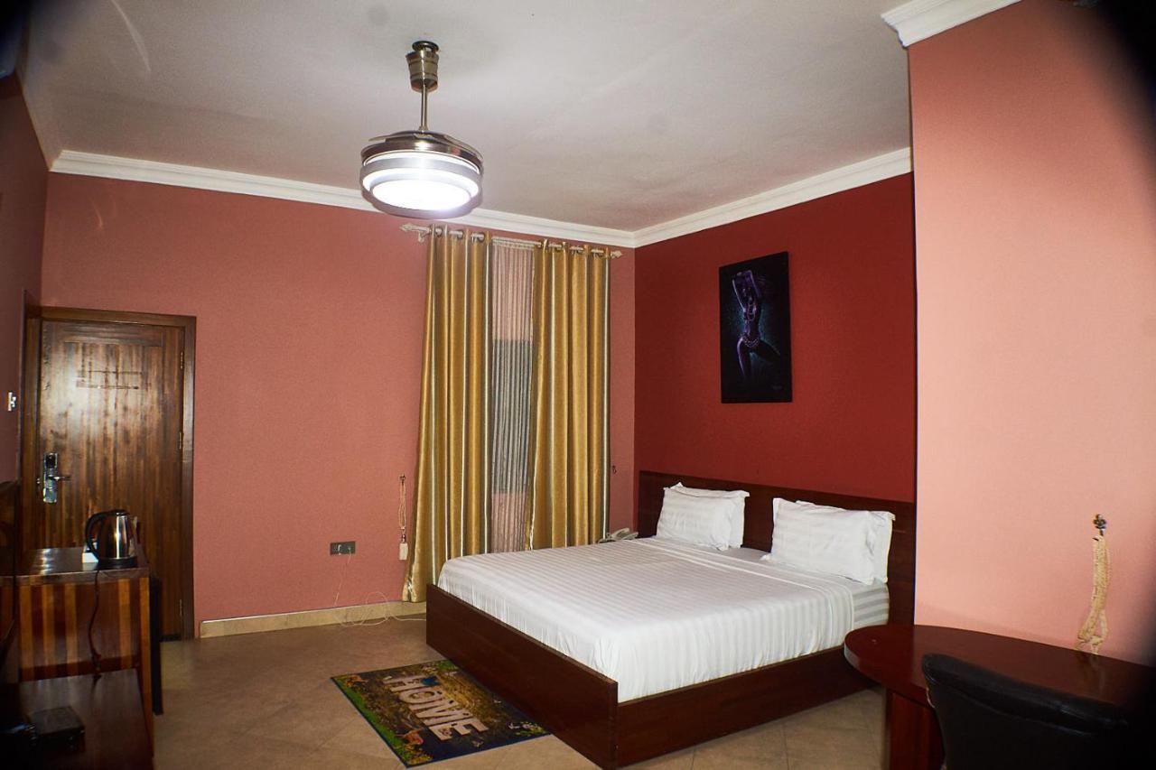 Triple Hill Hotel Weija Zewnętrze zdjęcie