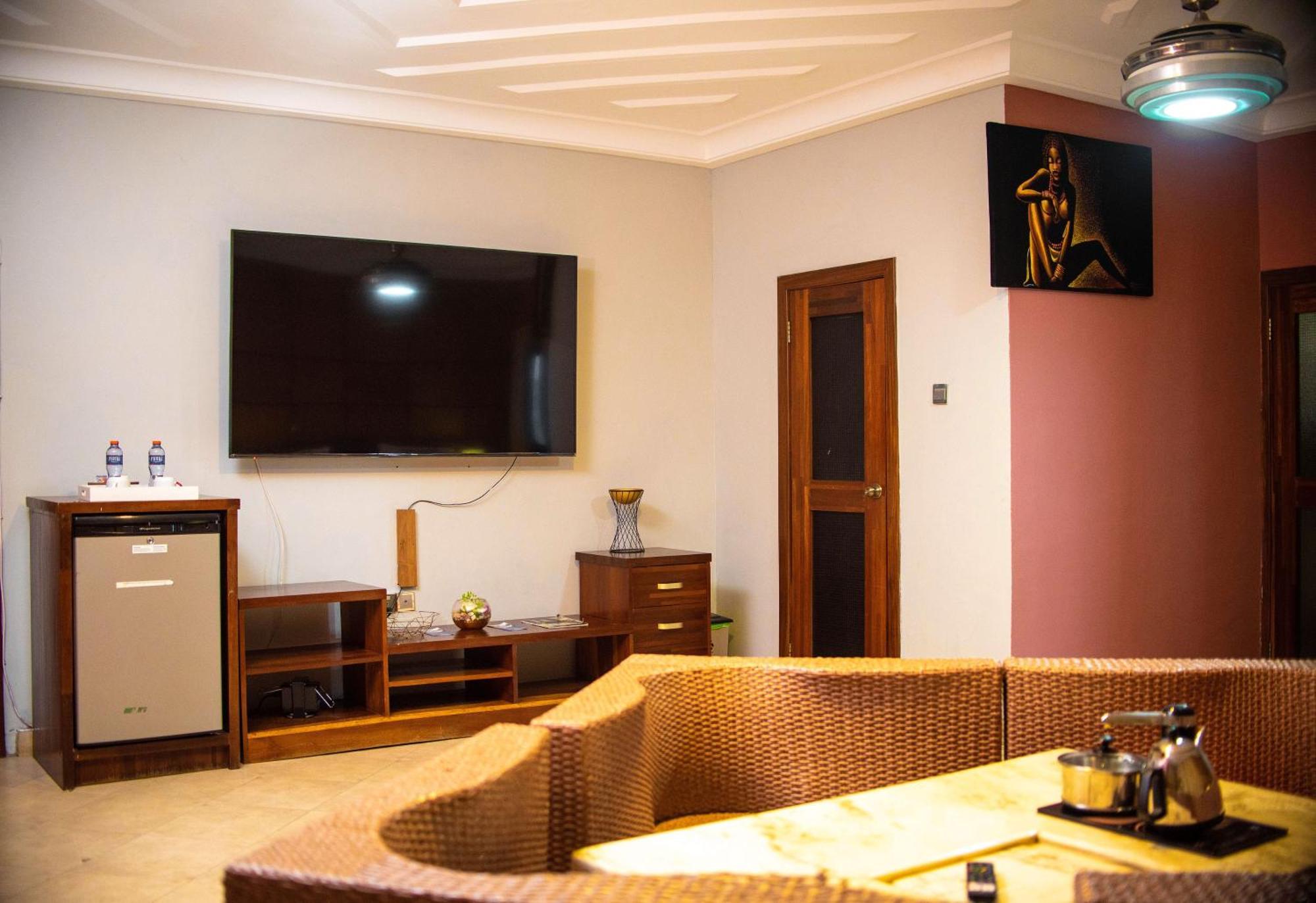 Triple Hill Hotel Weija Zewnętrze zdjęcie